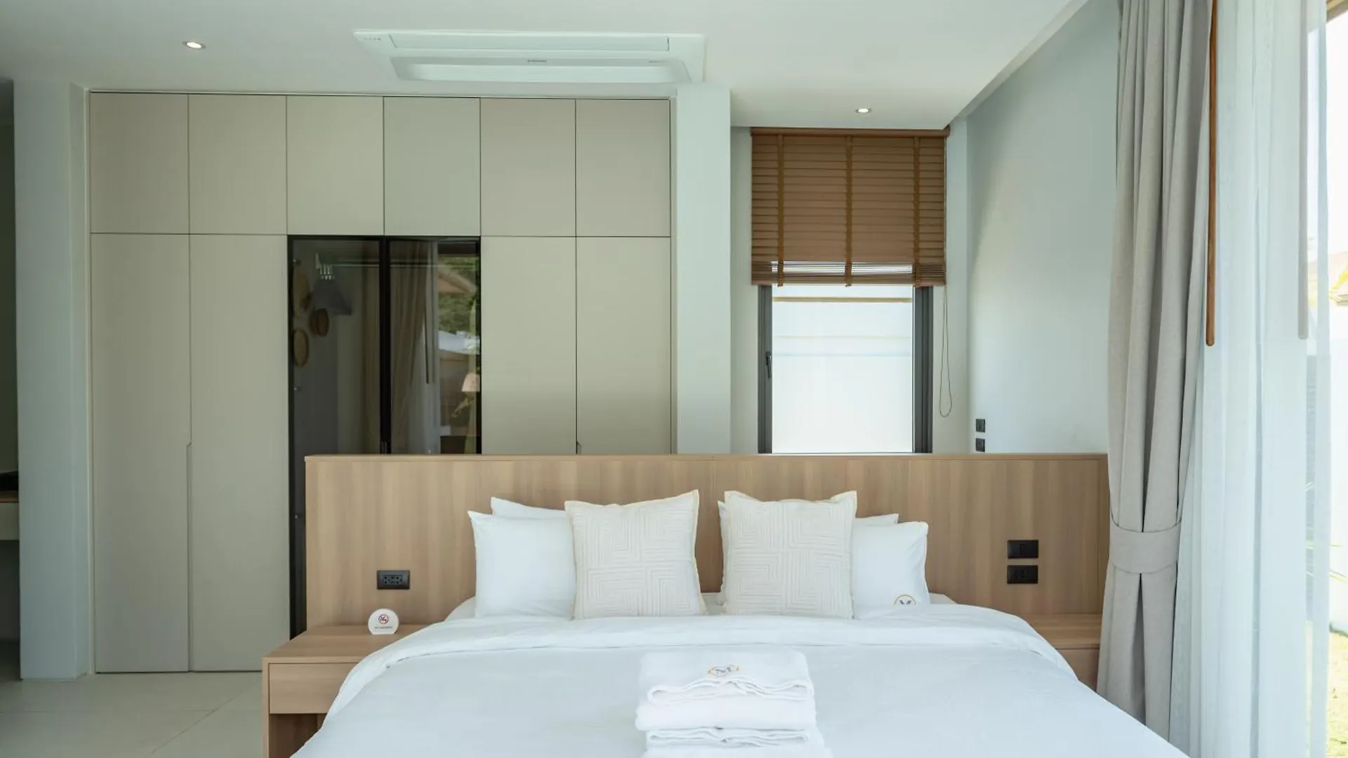 Mouana Breeze Mai Khao Vip 4-Bedroom Pool Villa 9913 0*,  Thailand